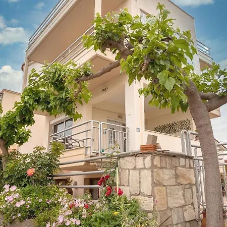 Estell's Sweet Luxury House *