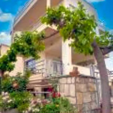 Estell's Sweet Luxury House *