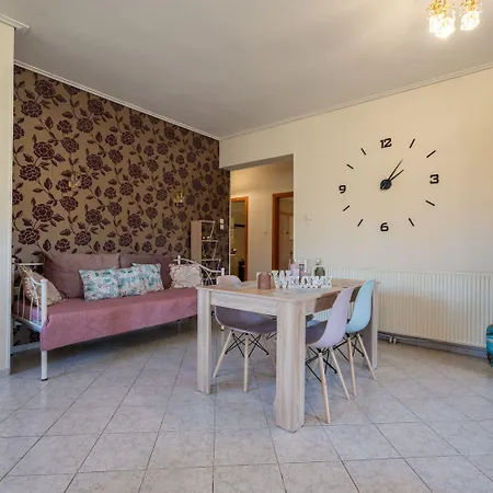 Estell's Sweet Luxury House