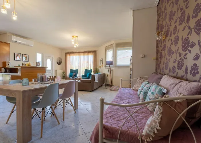 Estell's Sweet Luxury House *